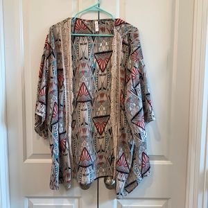 Patterned kimono w crochet detail